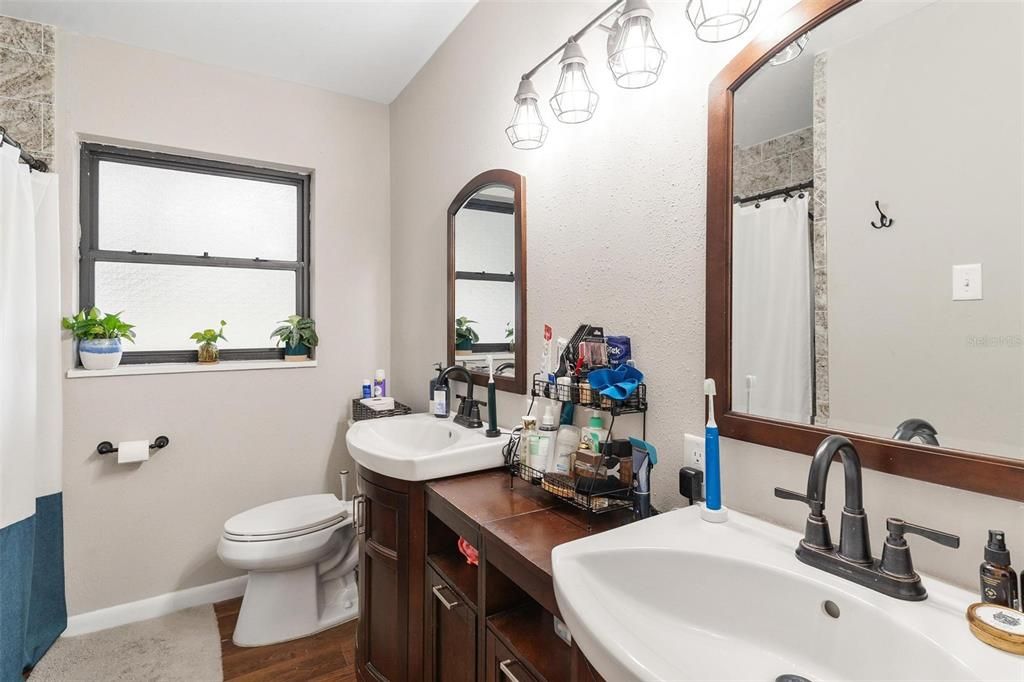 For Sale: $238,000 (3 beds, 1 baths, 1136 Square Feet)