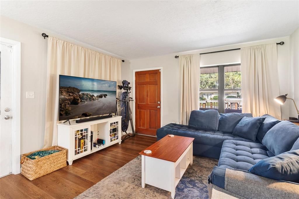 For Sale: $238,000 (3 beds, 1 baths, 1136 Square Feet)