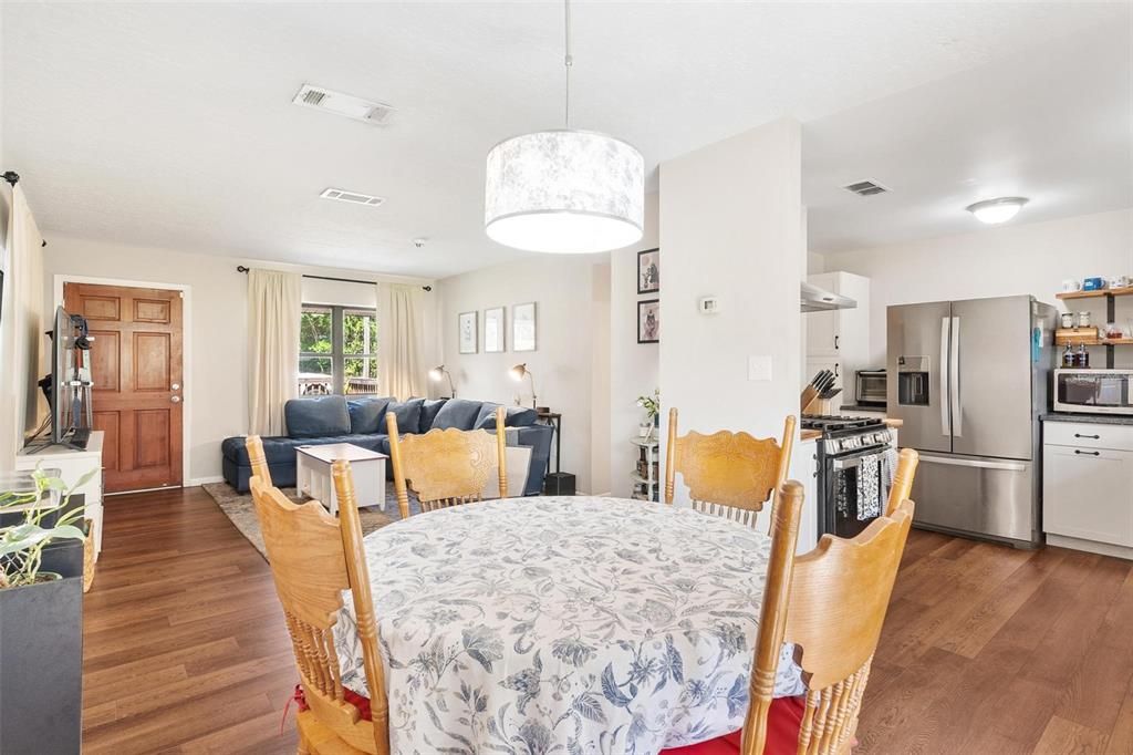 For Sale: $238,000 (3 beds, 1 baths, 1136 Square Feet)