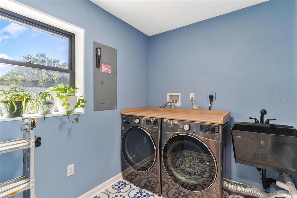 For Sale: $238,000 (3 beds, 1 baths, 1136 Square Feet)