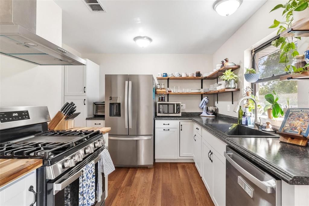 For Sale: $238,000 (3 beds, 1 baths, 1136 Square Feet)