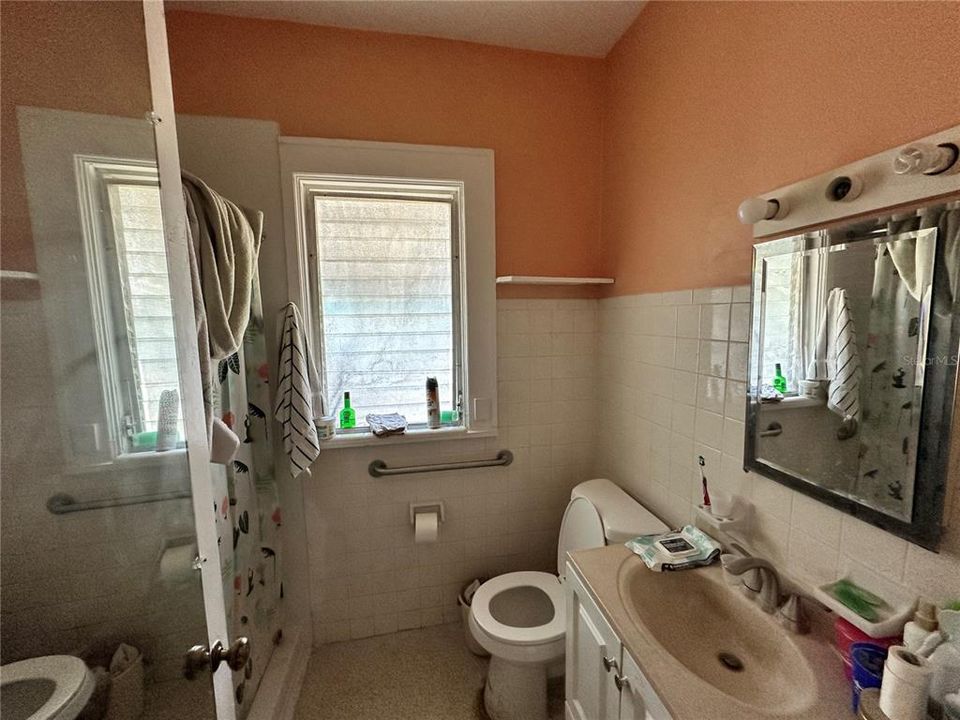 Под контрактом: $275,000 (1 спален, 1 ванн, 716 Квадратных фут)