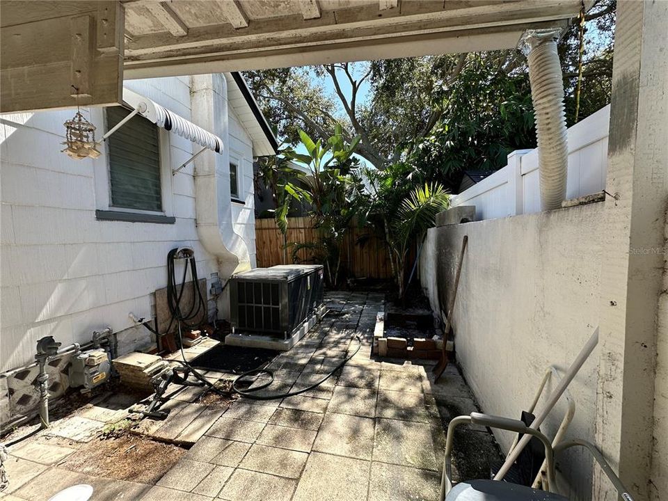 Под контрактом: $275,000 (1 спален, 1 ванн, 716 Квадратных фут)