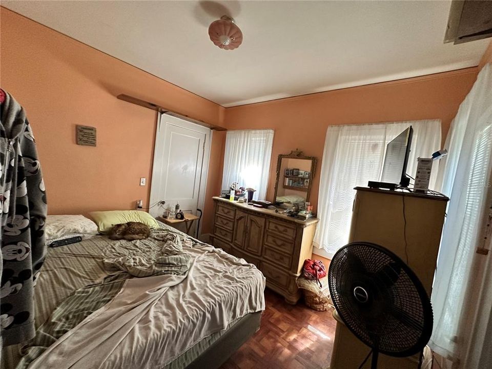 Под контрактом: $275,000 (1 спален, 1 ванн, 716 Квадратных фут)