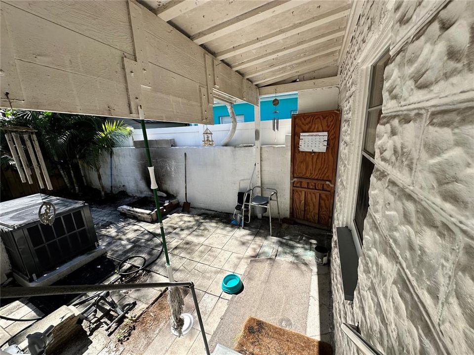 Под контрактом: $275,000 (1 спален, 1 ванн, 716 Квадратных фут)