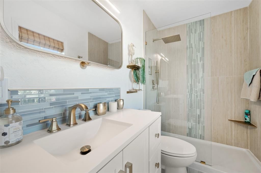 For Sale: $329,000 (1 beds, 1 baths, 668 Square Feet)