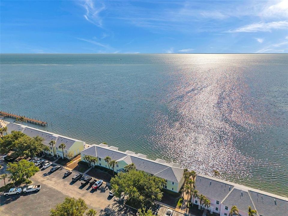 For Sale: $329,000 (1 beds, 1 baths, 668 Square Feet)