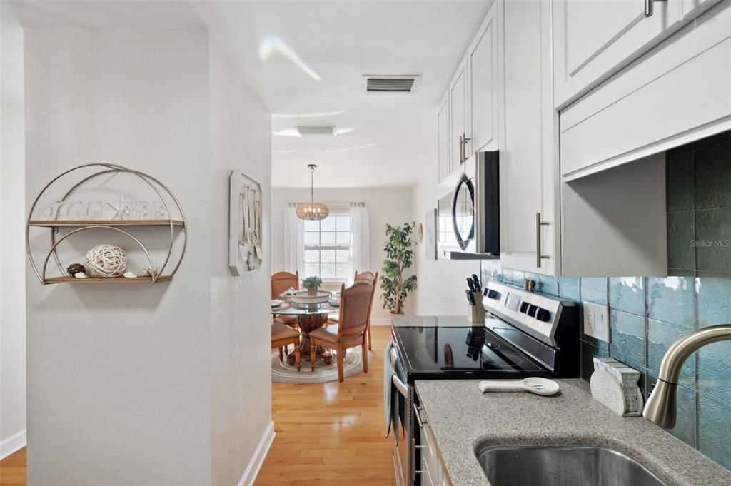 For Sale: $329,000 (1 beds, 1 baths, 668 Square Feet)