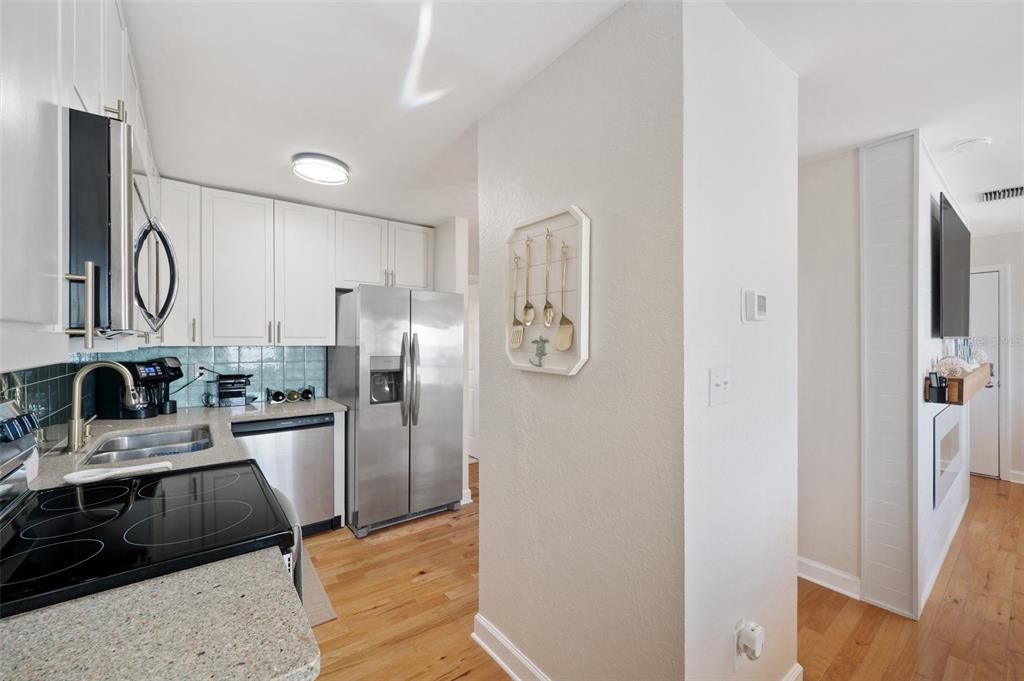 For Sale: $329,000 (1 beds, 1 baths, 668 Square Feet)