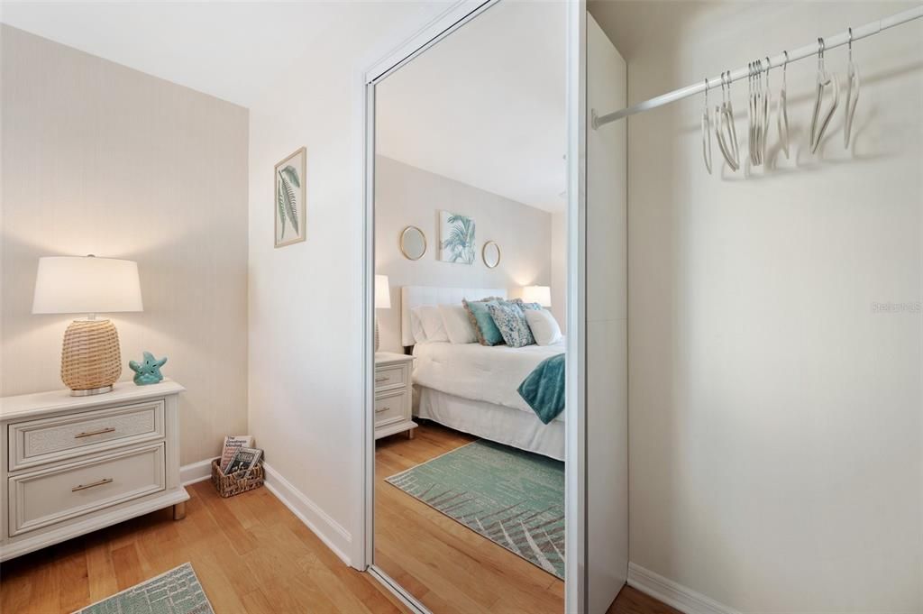 For Sale: $329,000 (1 beds, 1 baths, 668 Square Feet)