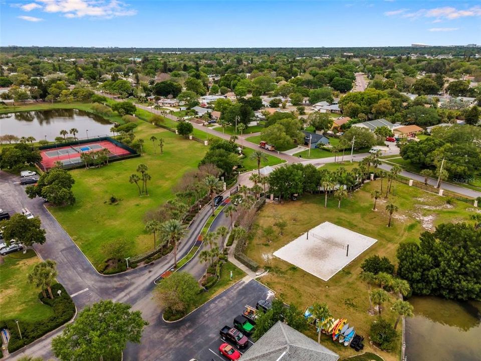 For Sale: $329,000 (1 beds, 1 baths, 668 Square Feet)