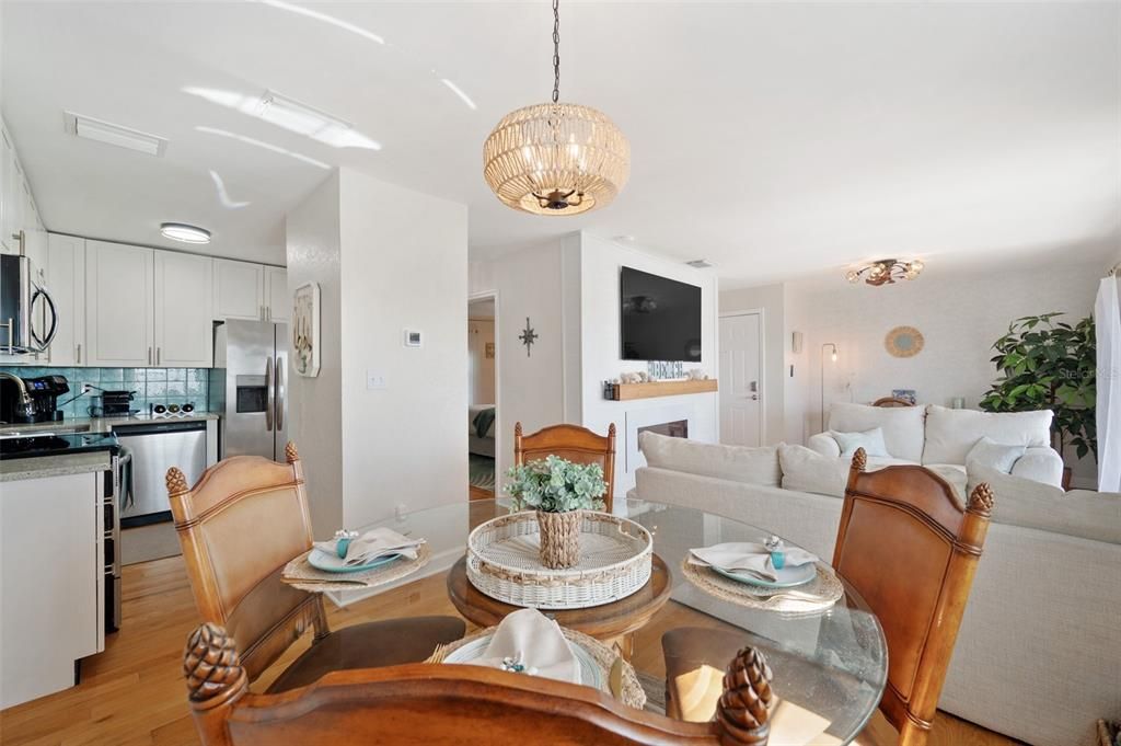 For Sale: $329,000 (1 beds, 1 baths, 668 Square Feet)