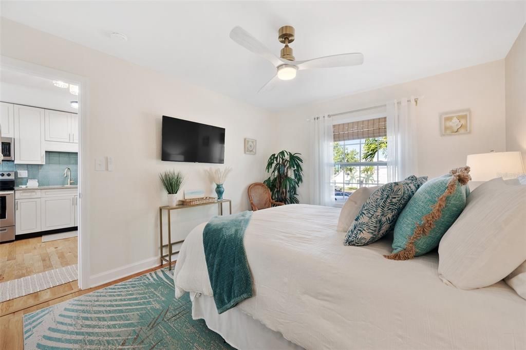 For Sale: $329,000 (1 beds, 1 baths, 668 Square Feet)