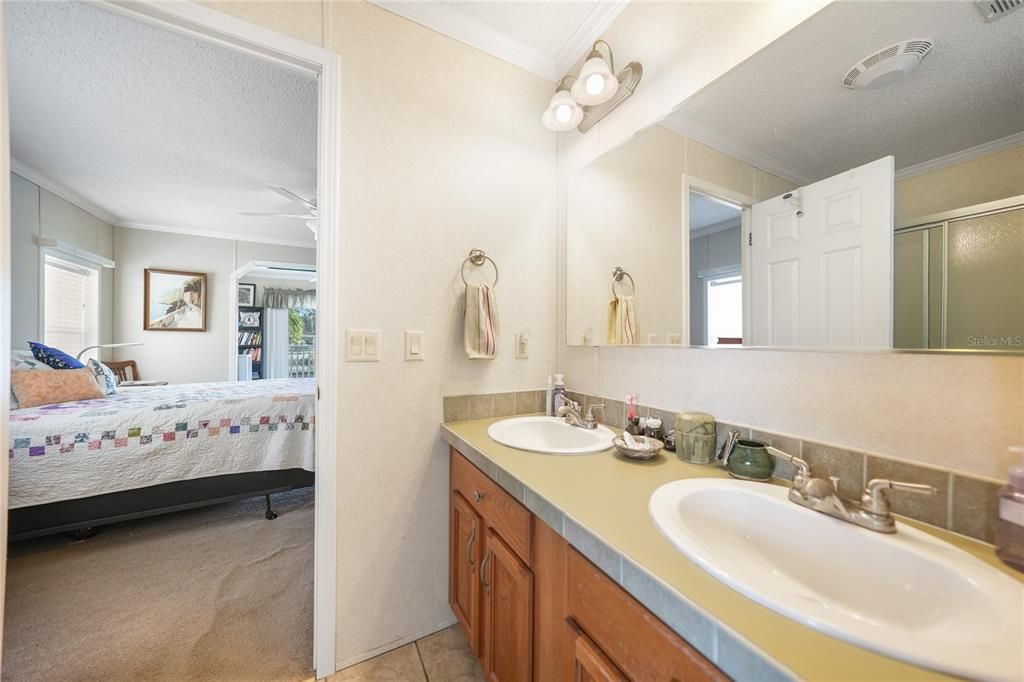 待售: $199,900 (2 贝兹, 2 浴室, 1372 平方英尺)