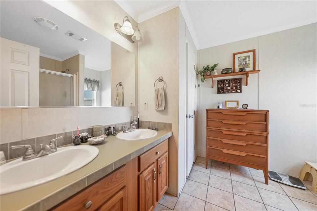 待售: $199,900 (2 贝兹, 2 浴室, 1372 平方英尺)