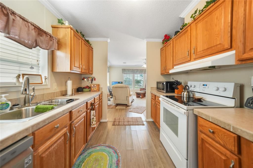 待售: $199,900 (2 贝兹, 2 浴室, 1372 平方英尺)