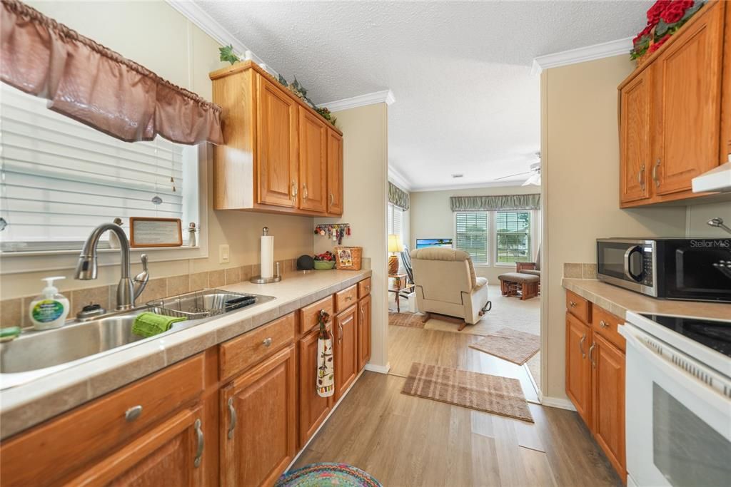 待售: $199,900 (2 贝兹, 2 浴室, 1372 平方英尺)