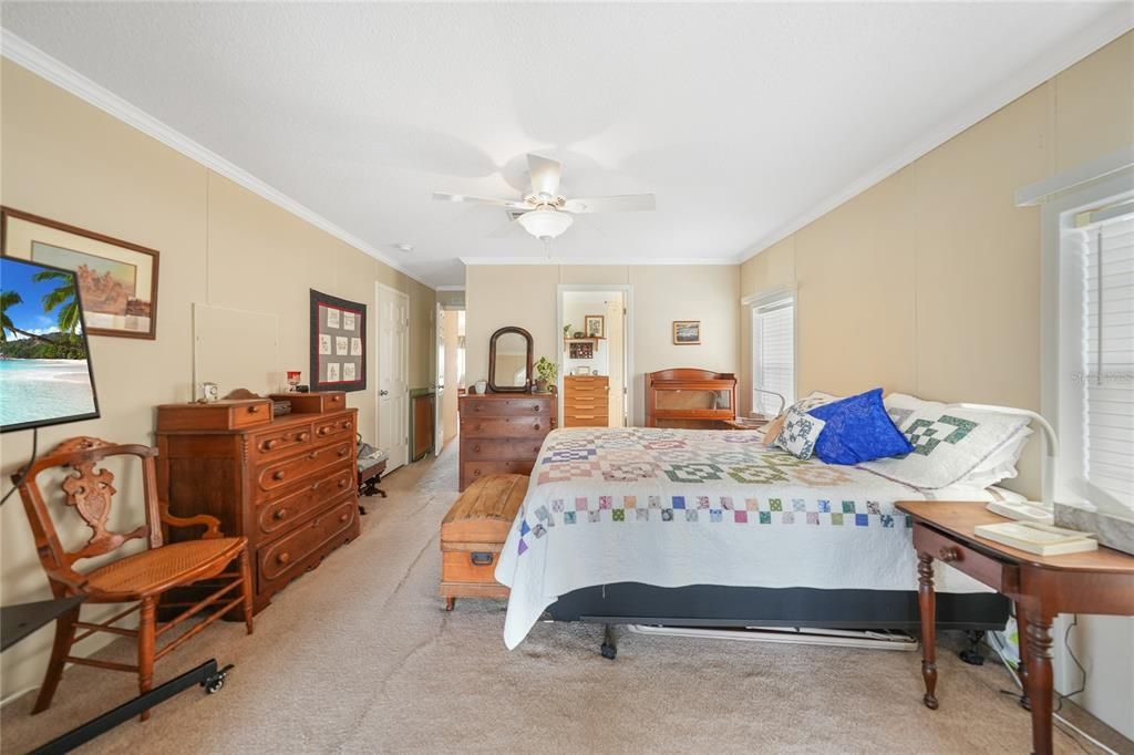 待售: $199,900 (2 贝兹, 2 浴室, 1372 平方英尺)