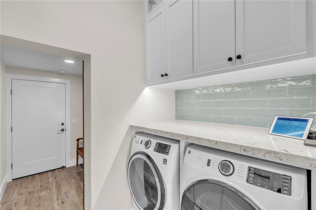 待售: $2,750,000 (3 贝兹, 3 浴室, 2409 平方英尺)