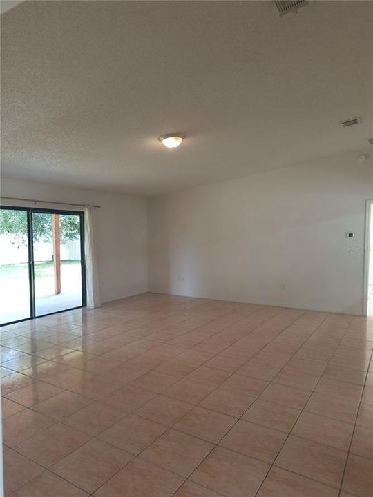 For Rent: $1,700 (3 beds, 2 baths, 1565 Square Feet)
