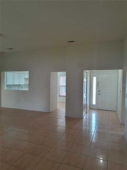 For Rent: $1,700 (3 beds, 2 baths, 1565 Square Feet)