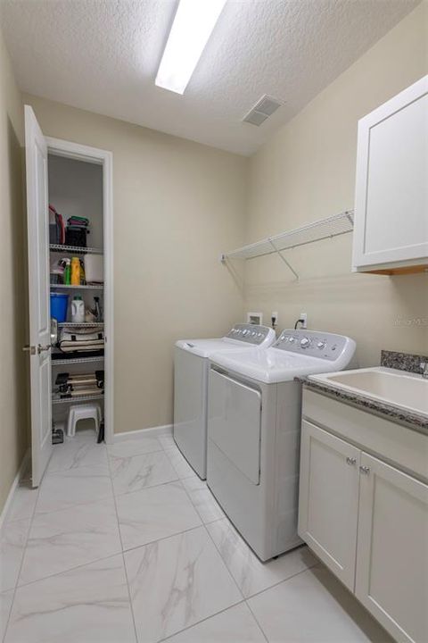 待售: $549,000 (3 贝兹, 3 浴室, 2350 平方英尺)