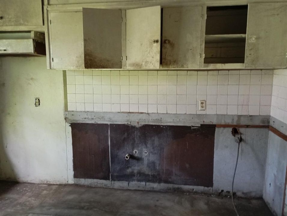 На продажу: $230,000 (9 спален, 0 ванн, 2100 Квадратных фут)