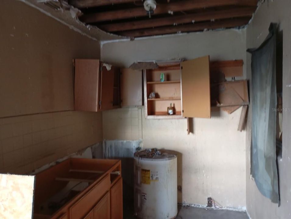 На продажу: $230,000 (9 спален, 0 ванн, 2100 Квадратных фут)