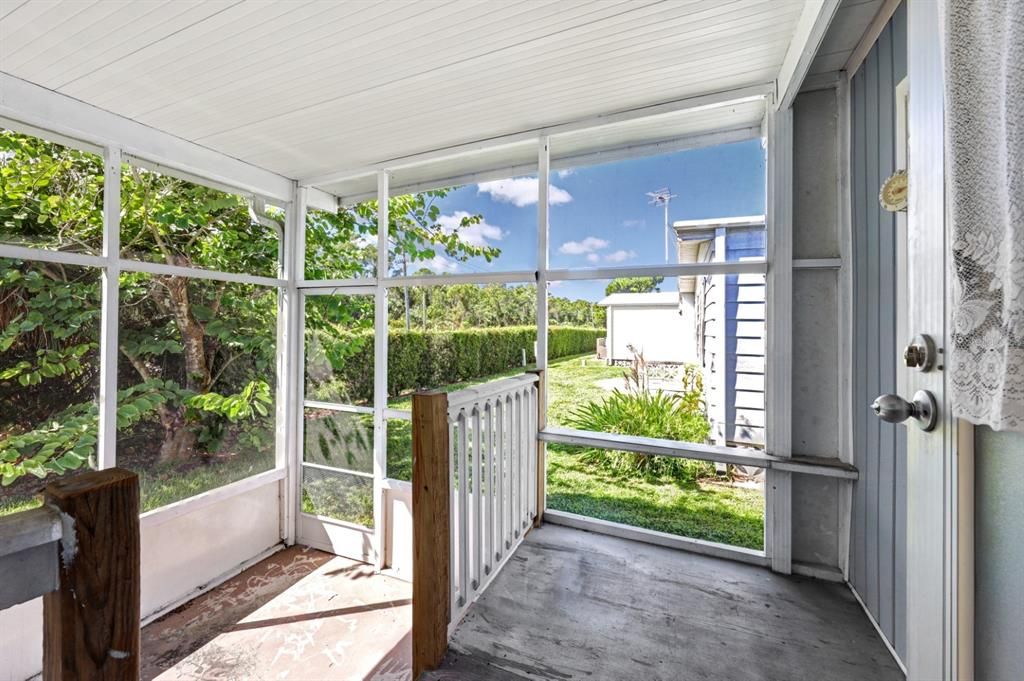 For Sale: $159,000 (2 beds, 2 baths, 1056 Square Feet)