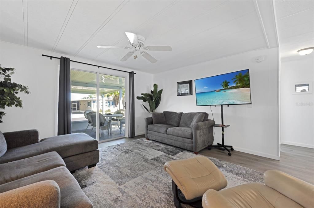 For Sale: $159,000 (2 beds, 2 baths, 1056 Square Feet)