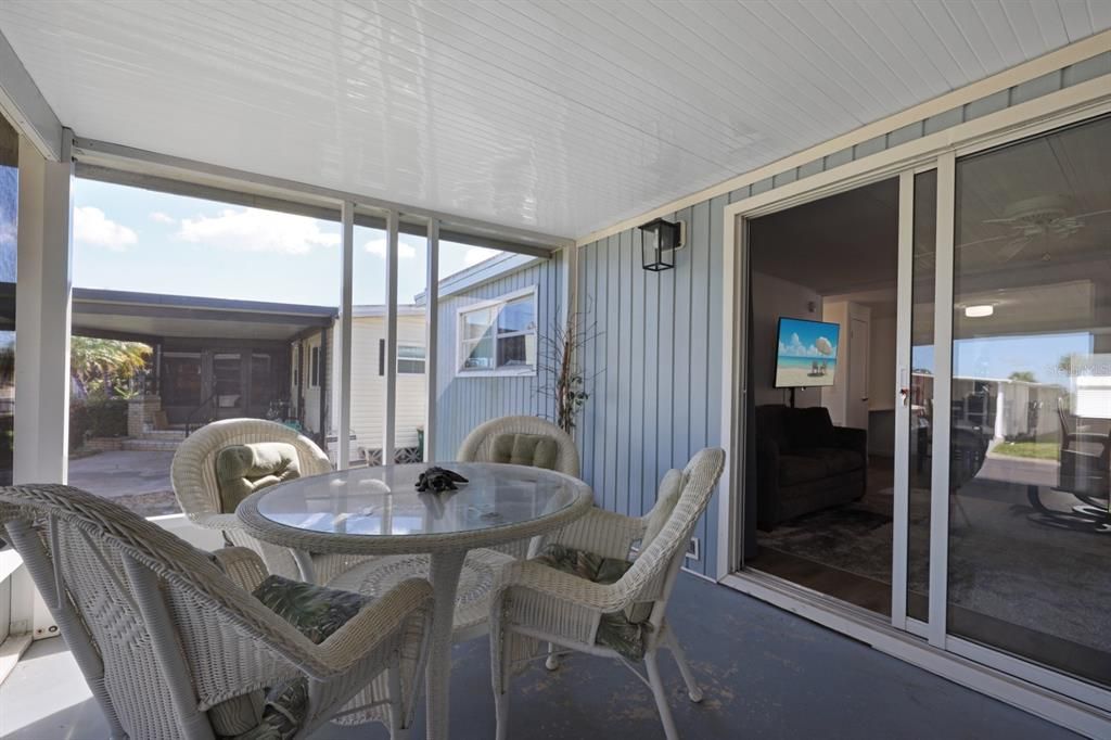 For Sale: $159,000 (2 beds, 2 baths, 1056 Square Feet)