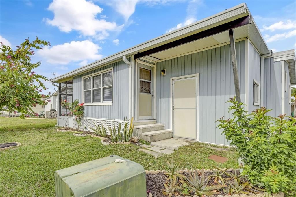 For Sale: $159,000 (2 beds, 2 baths, 1056 Square Feet)