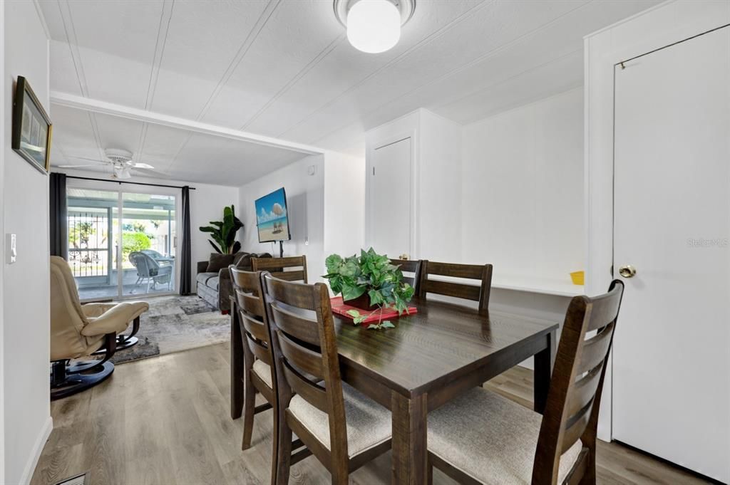 For Sale: $159,000 (2 beds, 2 baths, 1056 Square Feet)