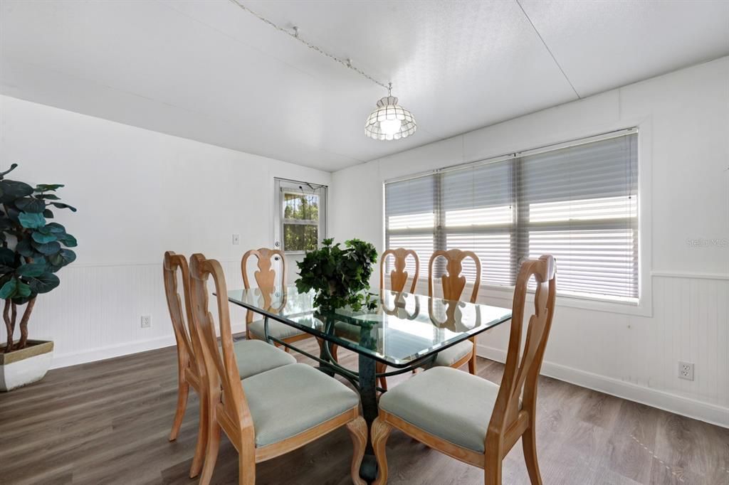 For Sale: $159,000 (2 beds, 2 baths, 1056 Square Feet)