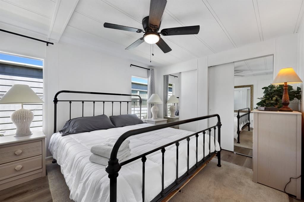 For Sale: $159,000 (2 beds, 2 baths, 1056 Square Feet)