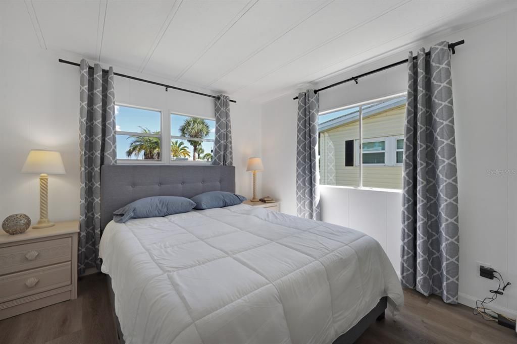 For Sale: $159,000 (2 beds, 2 baths, 1056 Square Feet)