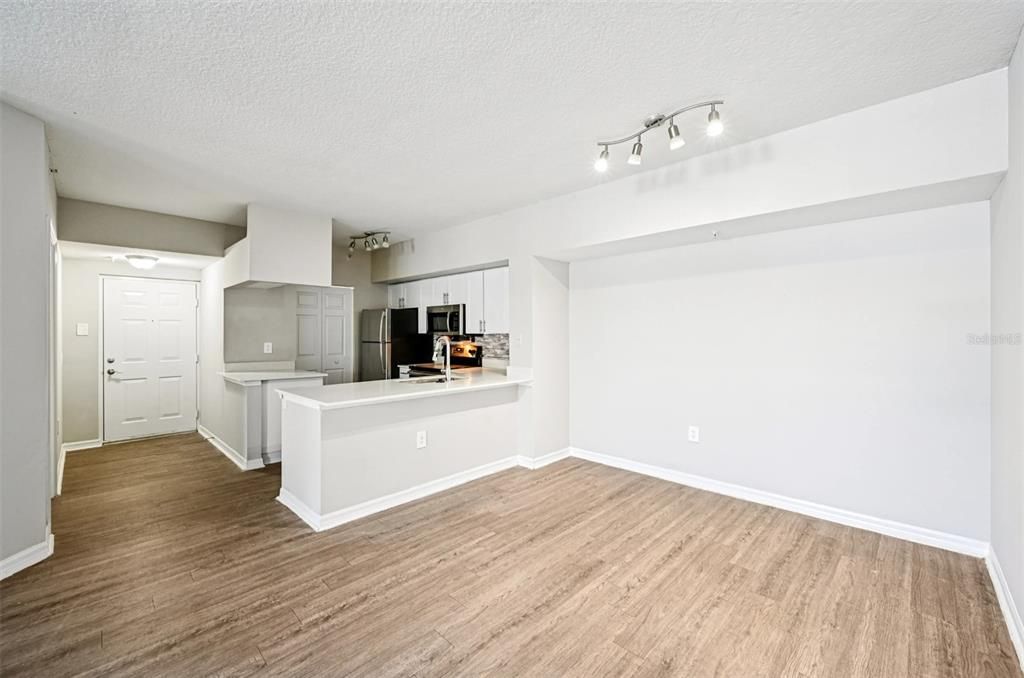 For Rent: $1,999 (2 beds, 2 baths, 1085 Square Feet)