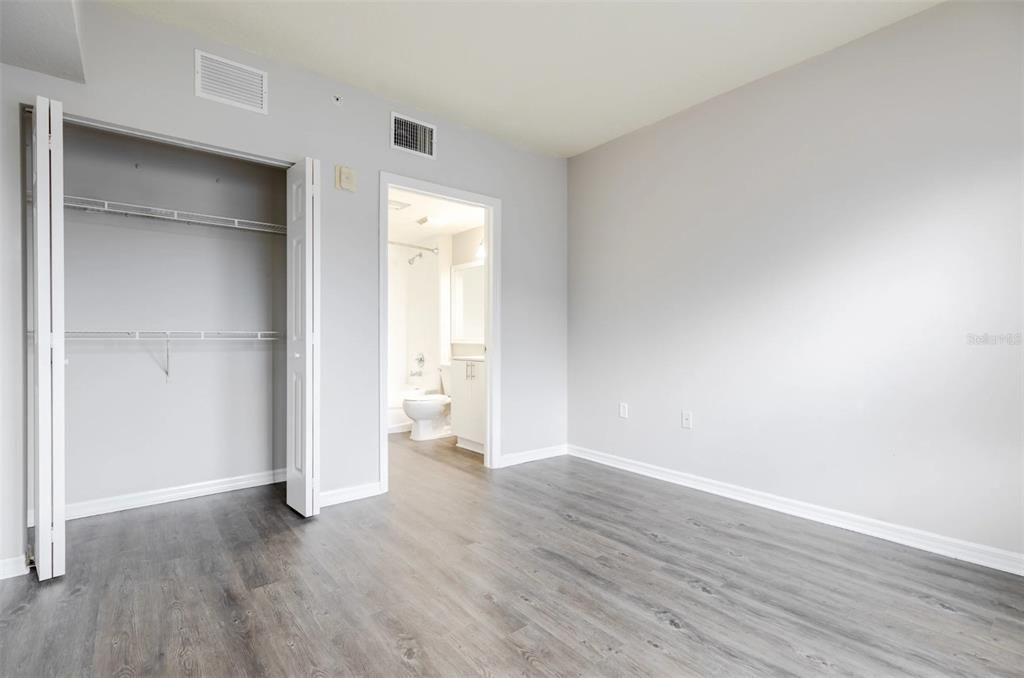 For Rent: $1,999 (2 beds, 2 baths, 1085 Square Feet)