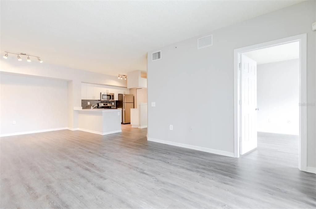 For Rent: $1,999 (2 beds, 2 baths, 1085 Square Feet)