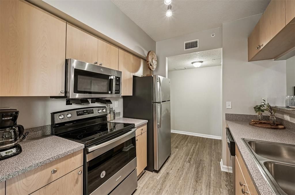 For Rent: $1,999 (2 beds, 2 baths, 1085 Square Feet)