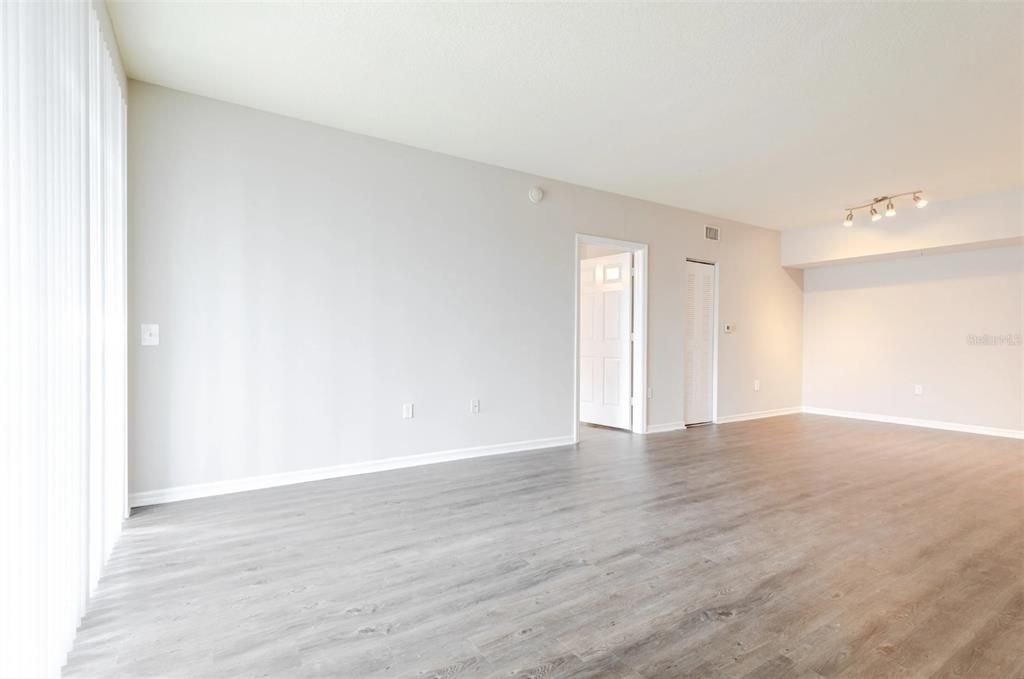 For Rent: $1,999 (2 beds, 2 baths, 1085 Square Feet)