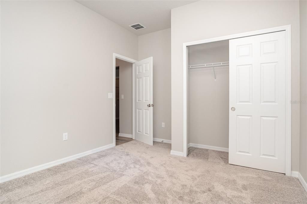 Activo con contrato: $329,900 (3 camas, 2 baños, 1551 Pies cuadrados)