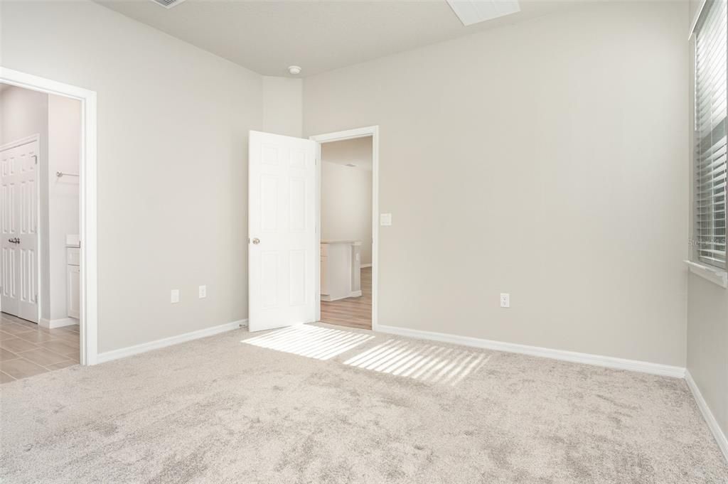 Activo con contrato: $329,900 (3 camas, 2 baños, 1551 Pies cuadrados)