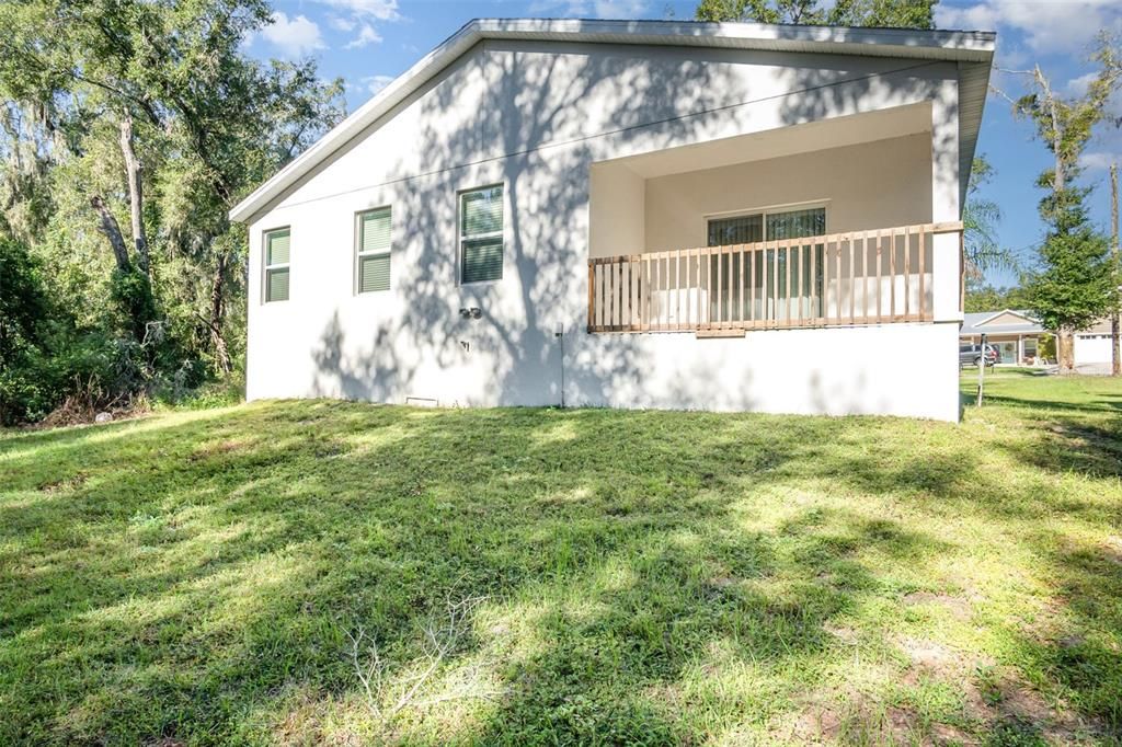 Activo con contrato: $329,900 (3 camas, 2 baños, 1551 Pies cuadrados)