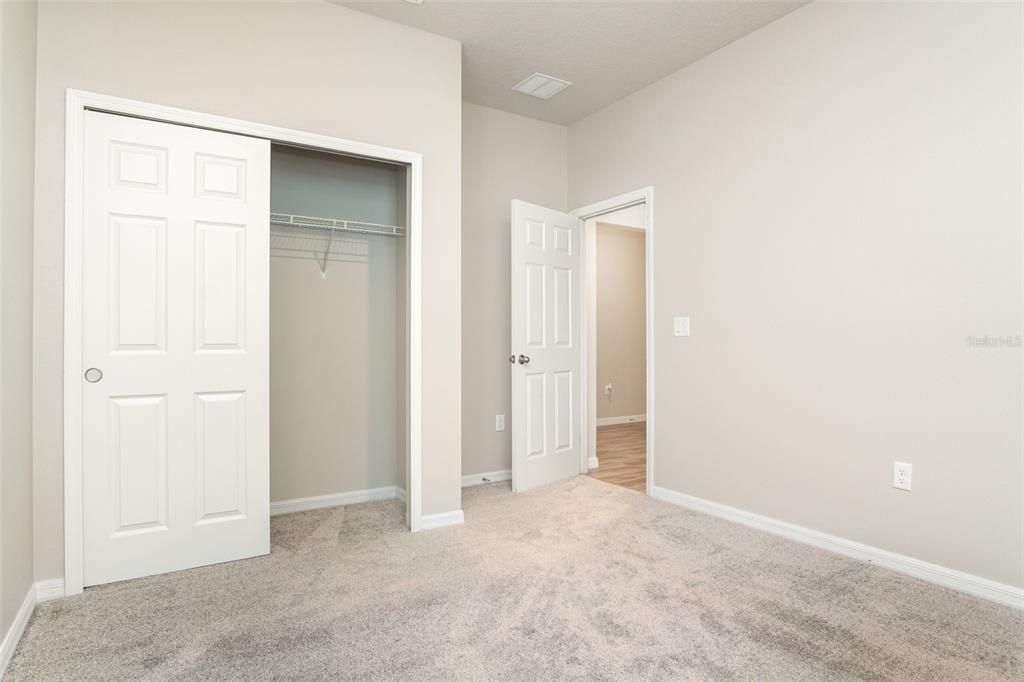 Activo con contrato: $329,900 (3 camas, 2 baños, 1551 Pies cuadrados)