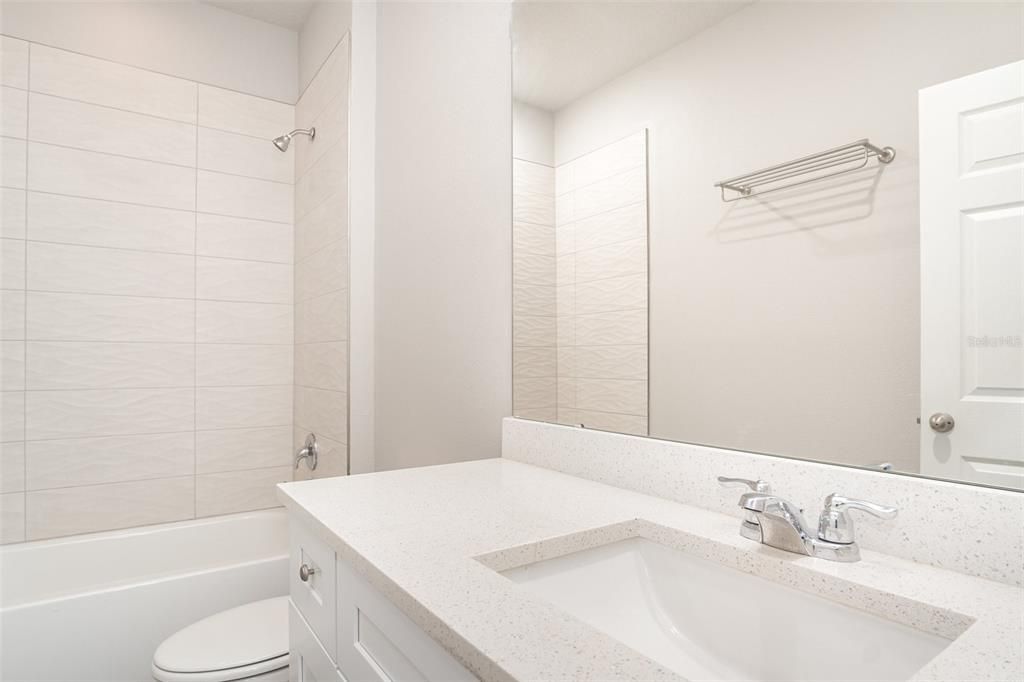 Activo con contrato: $329,900 (3 camas, 2 baños, 1551 Pies cuadrados)