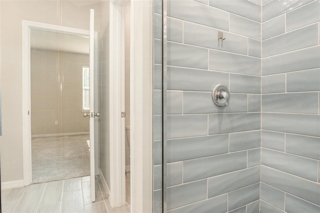 Activo con contrato: $329,900 (3 camas, 2 baños, 1551 Pies cuadrados)