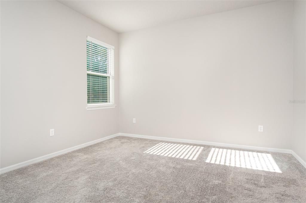 Activo con contrato: $329,900 (3 camas, 2 baños, 1551 Pies cuadrados)