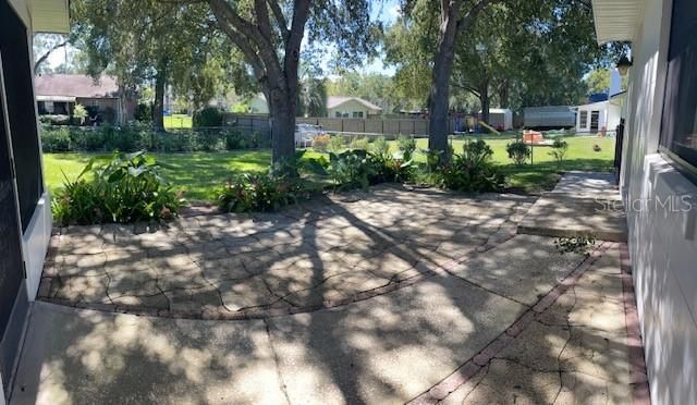 For Sale: $318,900 (3 beds, 2 baths, 2126 Square Feet)