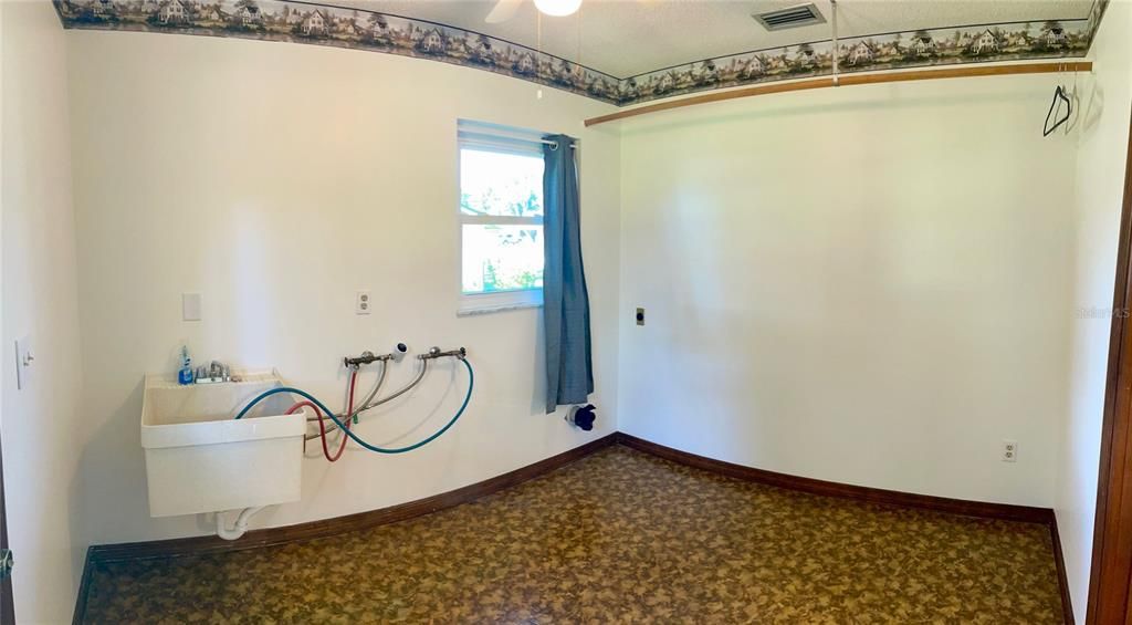 For Sale: $318,900 (3 beds, 2 baths, 2126 Square Feet)